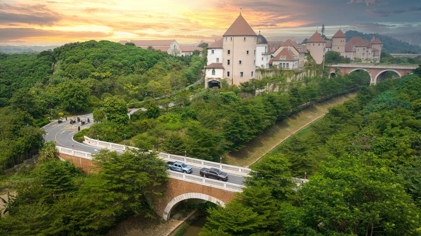 鯊魚(yú)王多變體汽車(chē)智能皮卡后箱蓋