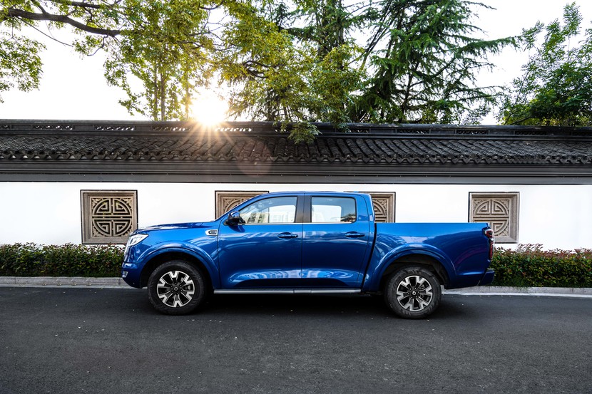 鯊魚(yú)王多變體汽車(chē)智能皮卡后箱蓋